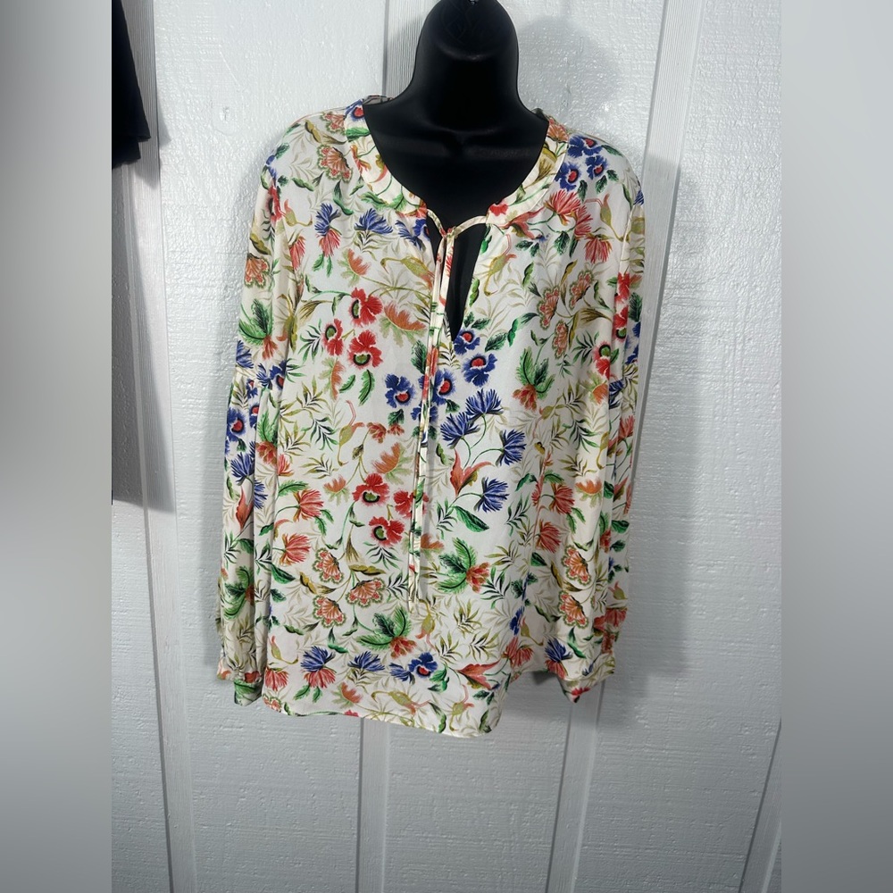 Rose + Olive  White Floral Top Size XL EUC